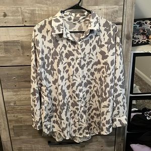 lightweight button up